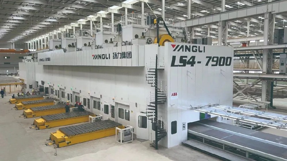 江蘇省2023年首臺套裝備展示（三）2500T機(jī)械多連桿沖壓線由5臺大型閉式四點(diǎn)多連桿壓力機(jī)
